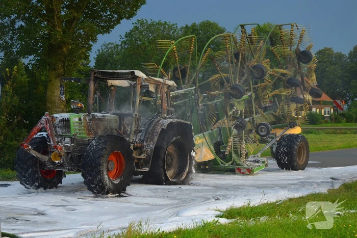 Tractor brandt volledig uit