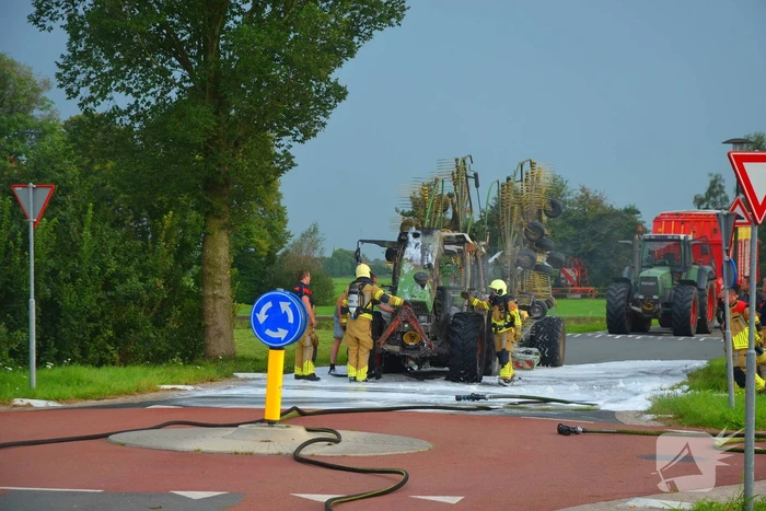 Tractor brandt volledig uit