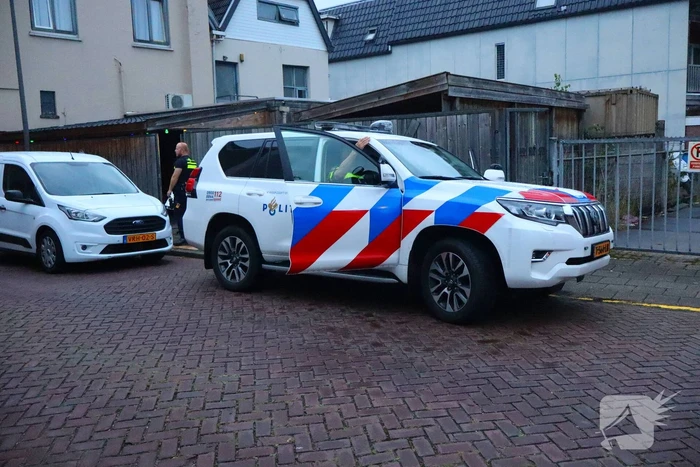 Politie doet inval in woning