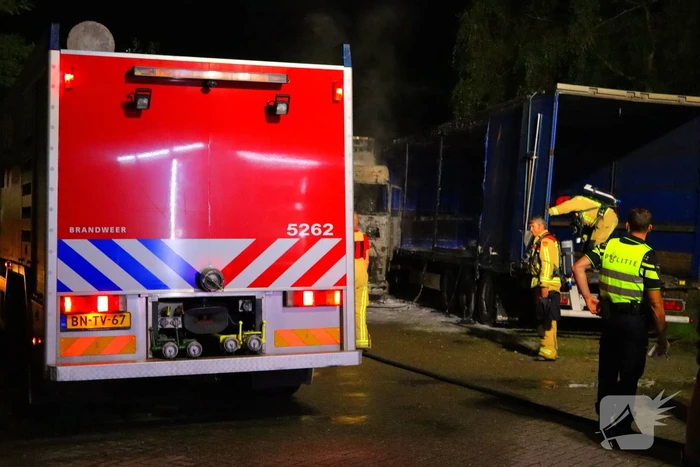 Vrachtwagencabine verwoest door brand