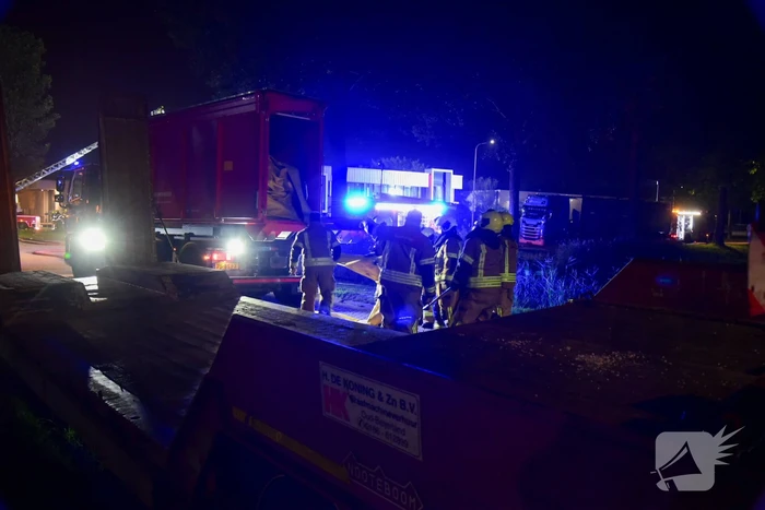 Blusrobot ingezet bij zeer grote brand in bedrijfspand