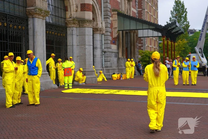 Rijksmuseum dicht wegens blokkade XR, politie treedt op
