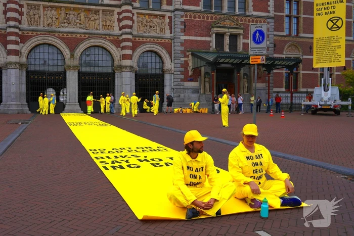 Rijksmuseum dicht wegens blokkade XR, politie treedt op