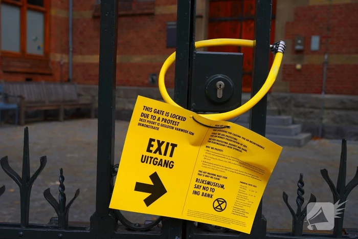 Rijksmuseum dicht wegens blokkade XR, politie treedt op