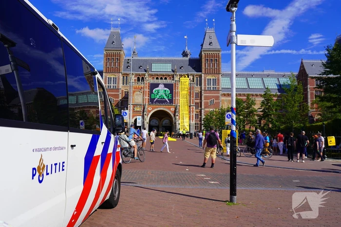 Rijksmuseum dicht wegens blokkade XR, politie treedt op