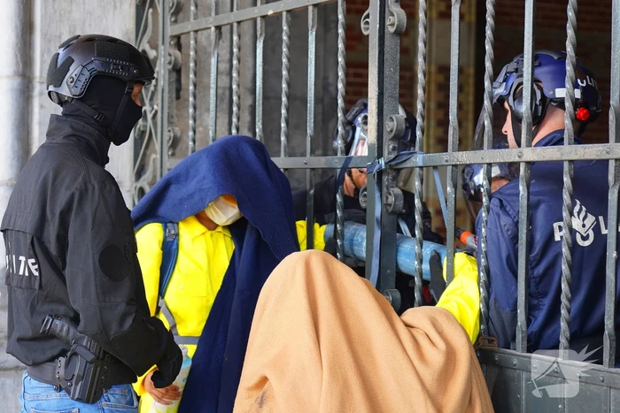 Rijksmuseum dicht wegens blokkade XR, politie treedt op