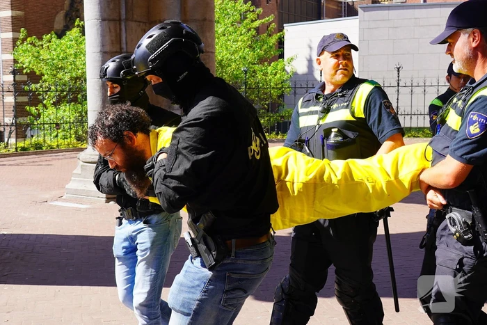 Rijksmuseum dicht wegens blokkade XR, politie treedt op