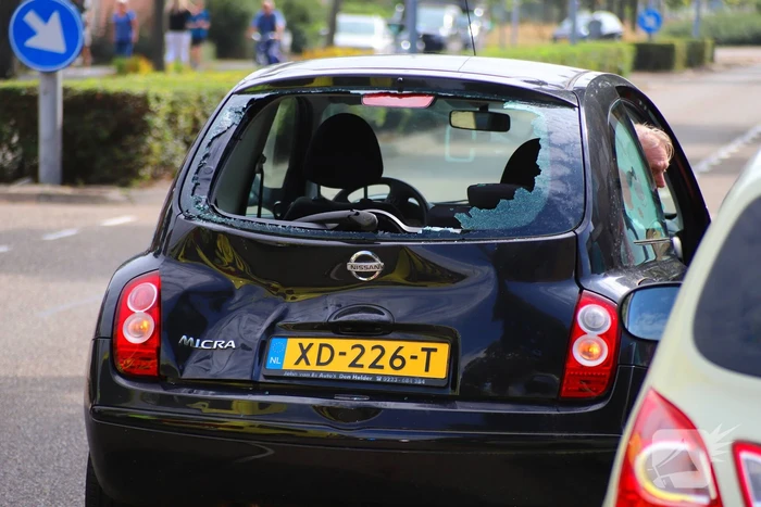 Fietser gewond bij aanrijding, autoruit gebarsten