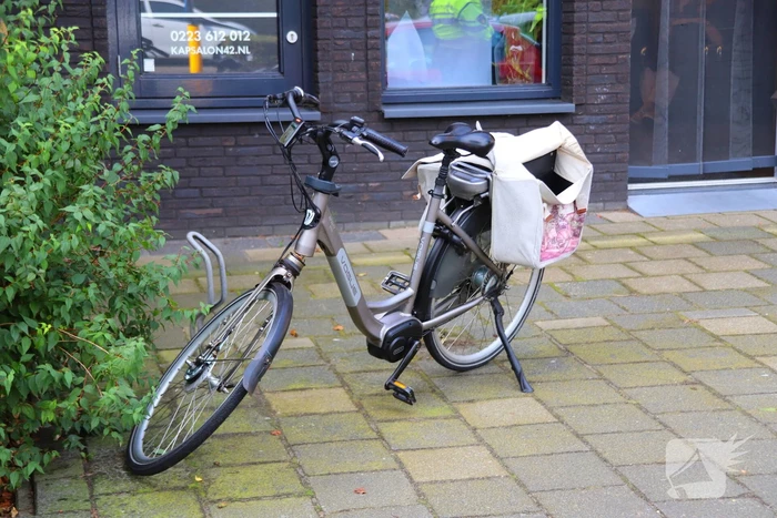 Fietser gewond bij aanrijding, autoruit gebarsten