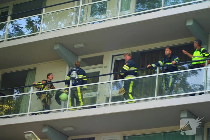Brandweer controleert woning na melding van gaslucht