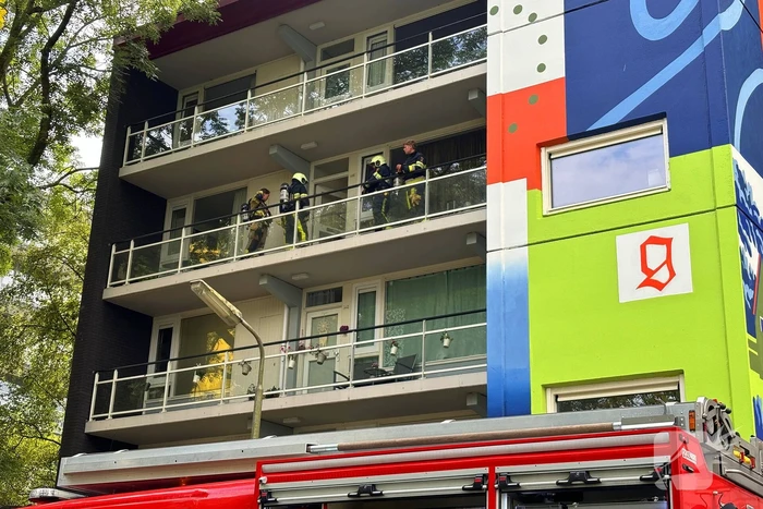 Brandweer controleert woning na melding van gaslucht