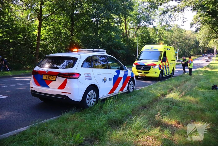 Opzittenden snorfiets ten val bij eenzijdig ongeval