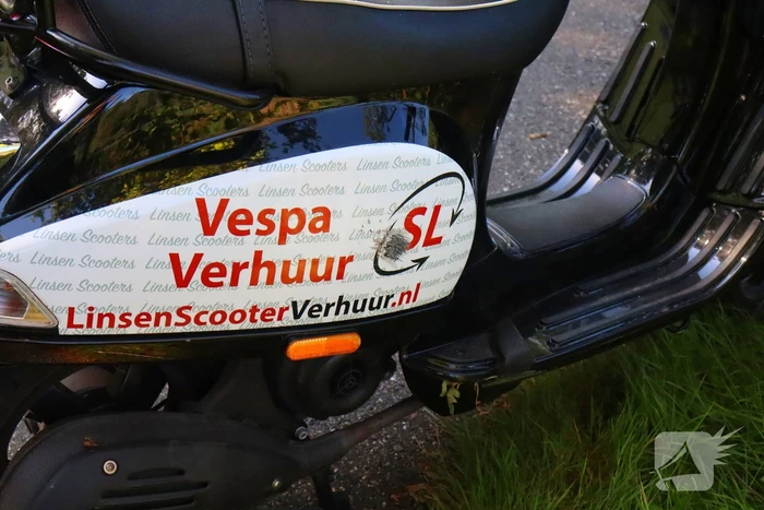 Opzittenden snorfiets ten val bij eenzijdig ongeval