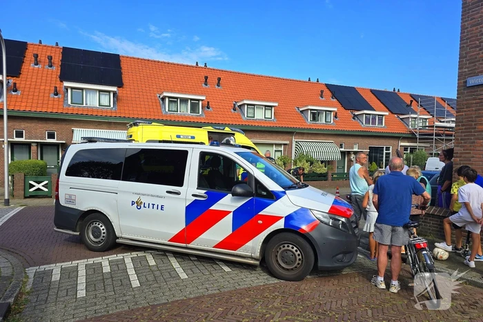 Scooterrijder zwaargewond bij botsing met bestelbus