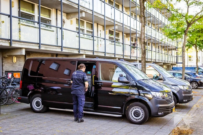 Politie doet onderzoek naar overleden persoon in woning