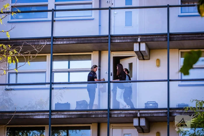Politie doet onderzoek naar overleden persoon in woning