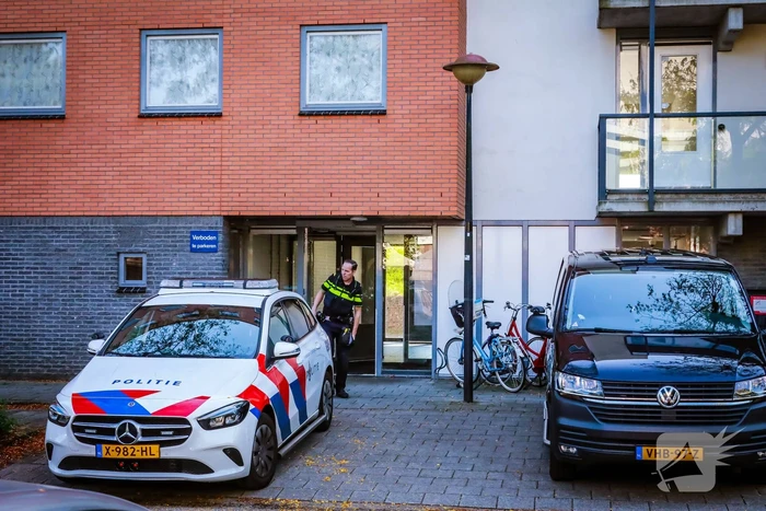 Politie doet onderzoek naar overleden persoon in woning