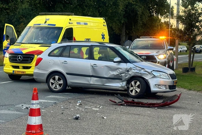 Twee gewonden nadat auto's op elkaar klappen