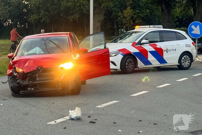 Twee gewonden nadat auto's op elkaar klappen