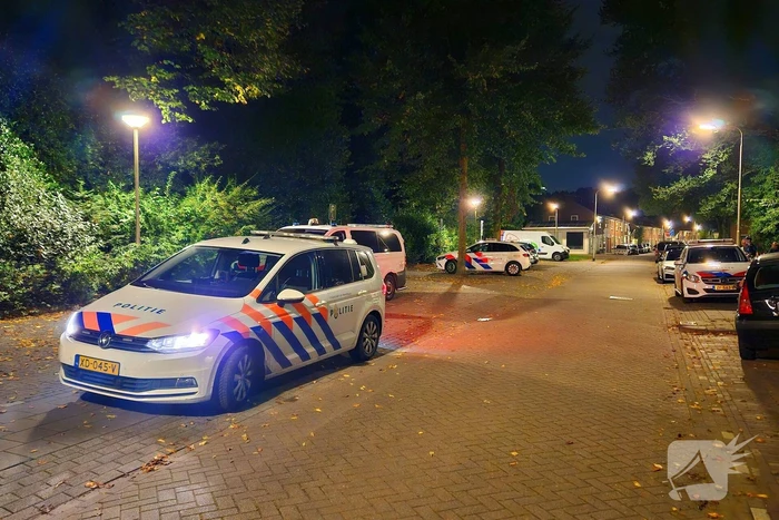 Politie zoekt persoon op begraafplaats