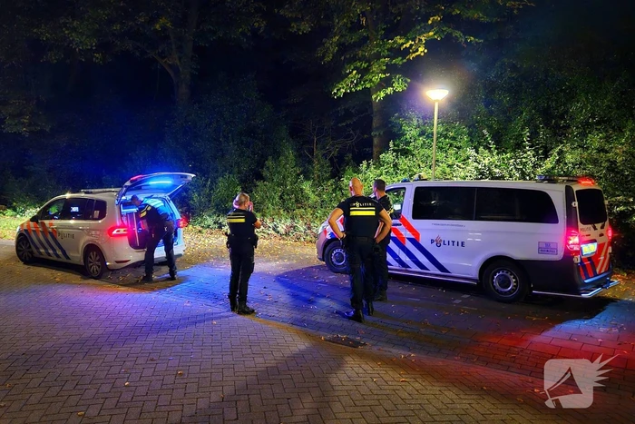 Politie zoekt persoon op begraafplaats