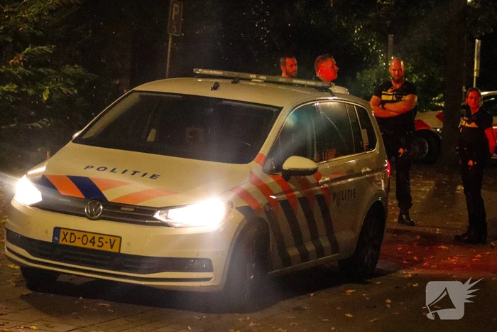 Politie zoekt persoon op begraafplaats