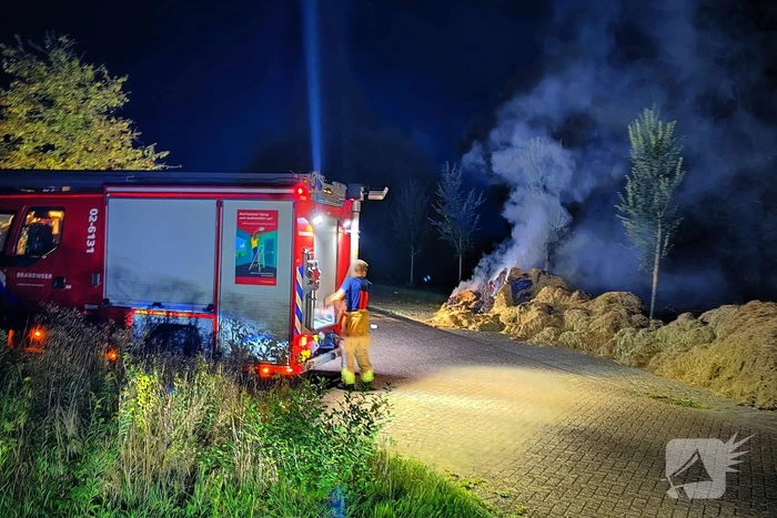 Hooibalen vliegen in brand