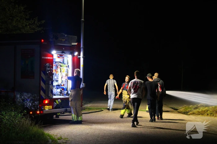 Hooibalen vliegen in brand