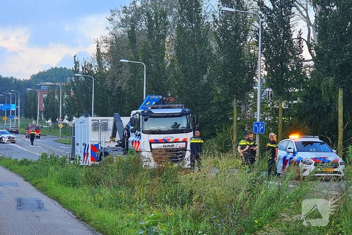 Overleden persoon aangetroffen in de berm