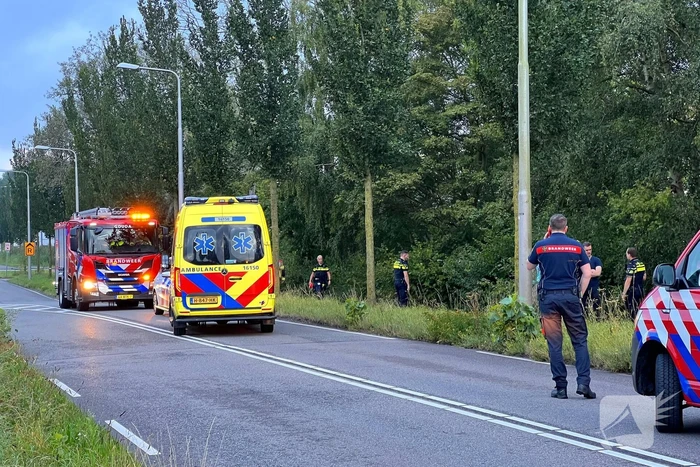 Overleden persoon aangetroffen in de berm
