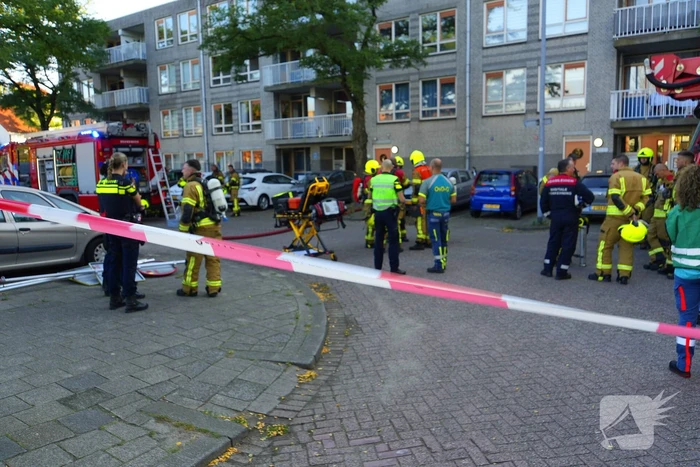 Uitslaande brand na explosie in woongebouw voor begeleid wonen