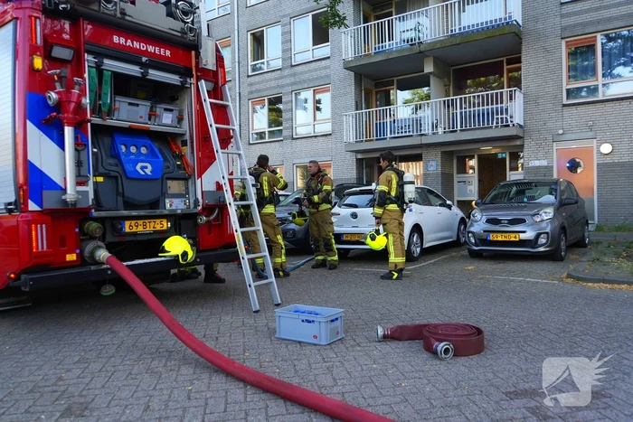 Uitslaande brand na explosie in woongebouw voor begeleid wonen