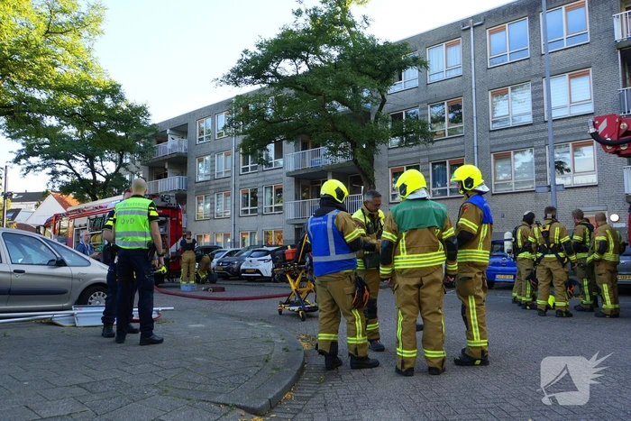 Uitslaande brand na explosie in woongebouw voor begeleid wonen