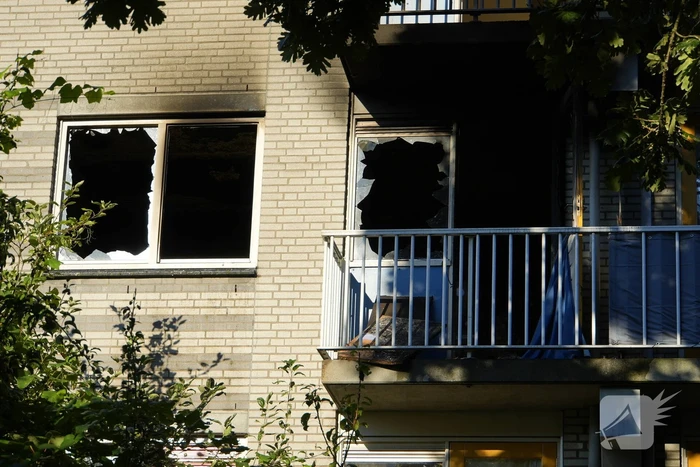 Uitslaande brand na explosie in woongebouw voor begeleid wonen