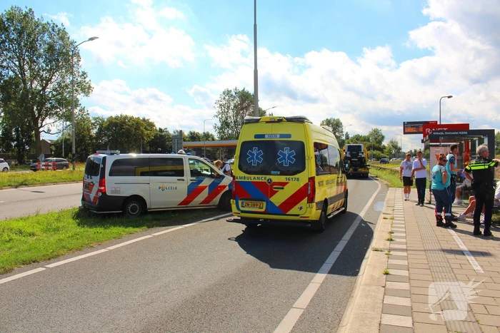 Twee voertuigen botsen op achterop elkaar