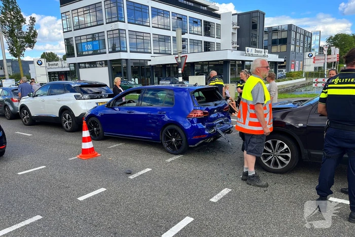 Vier voertuigen betrokken bij ketting botsing