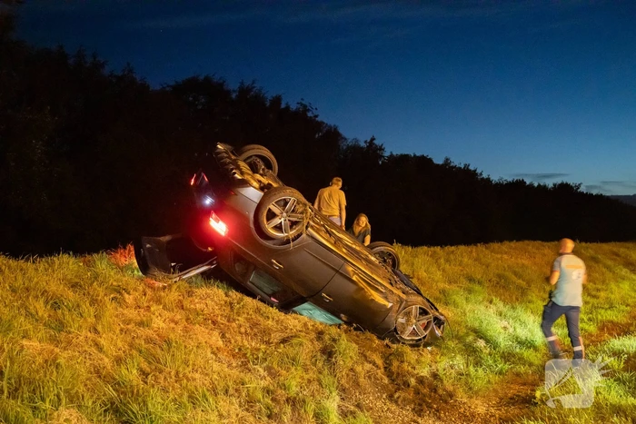 Dronken bestuurder crasht op afrit