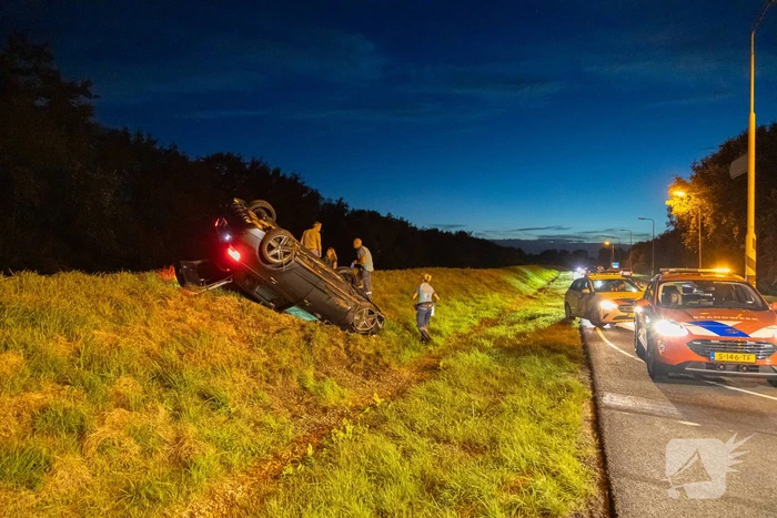 Dronken bestuurder crasht op afrit