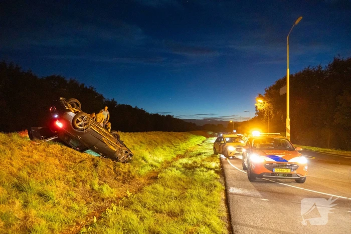 Dronken bestuurder crasht op afrit