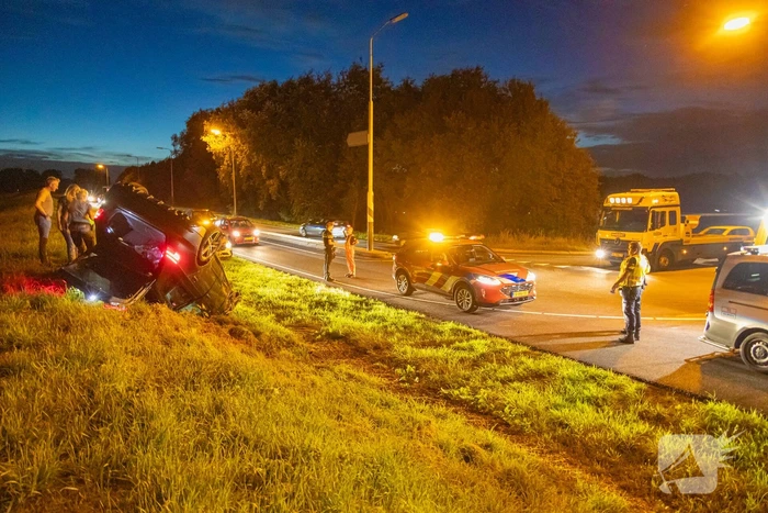 Dronken bestuurder crasht op afrit