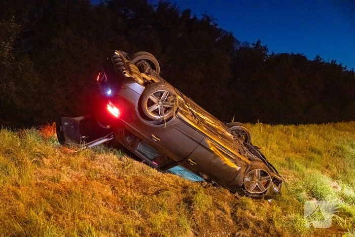 Dronken bestuurder crasht op afrit