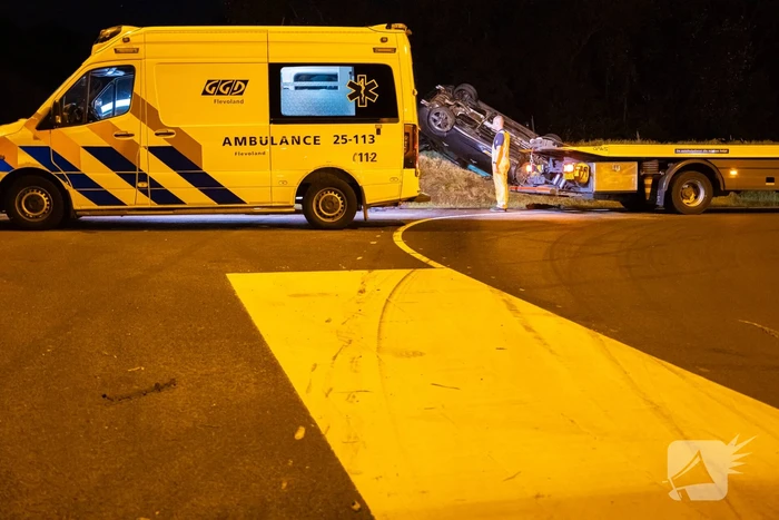 Dronken bestuurder crasht op afrit