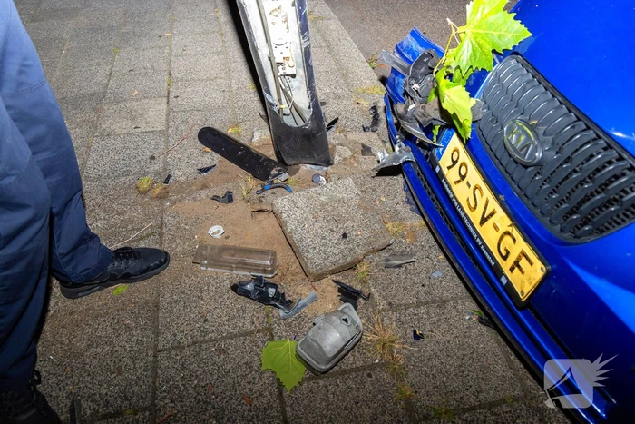 Bestuurder verliest controle over voertuig