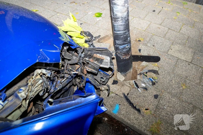 Bestuurder verliest controle over voertuig