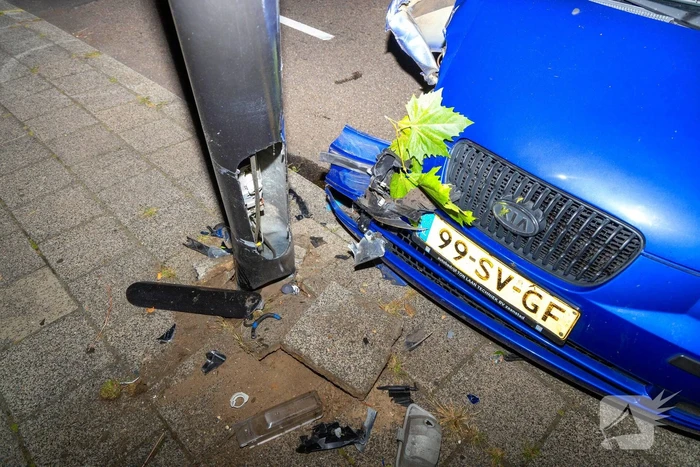 Bestuurder verliest controle over voertuig