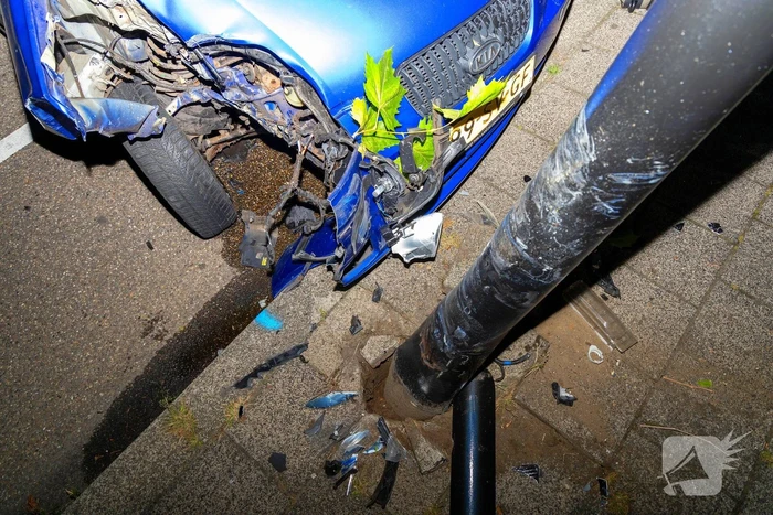 Bestuurder verliest controle over voertuig