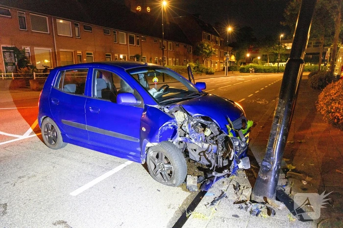 Bestuurder verliest controle over voertuig