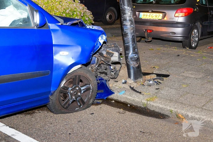 Bestuurder verliest controle over voertuig