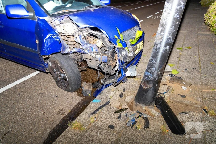 Bestuurder verliest controle over voertuig