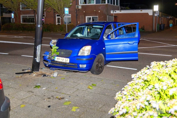 Bestuurder verliest controle over voertuig